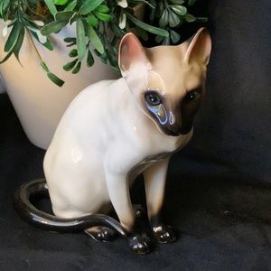 Vintage Shafford porcelain Seal Point Siamese cat figure / figurine